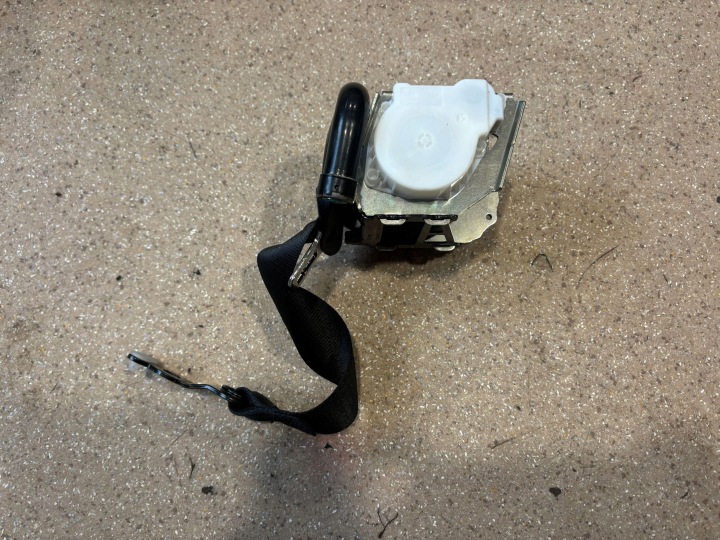 ARRIÈRE CEINTURE DE SÉCURITÉ ARRIÈRE CÔTÉ DROITE MERCEDES-BENZ E W214 A2068604800