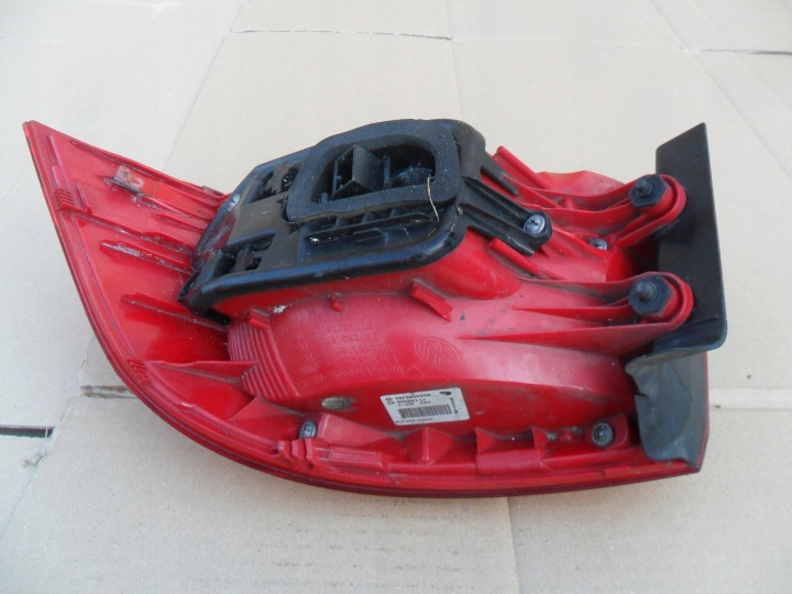 VW PASSAT ALLTRACK PHARE ARRIÈRE GAUCHE 3AF945095A