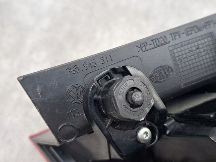 PHARE GAUCHE ARRIÈRE VW PASSAT B8 BERLINE 3G5945311