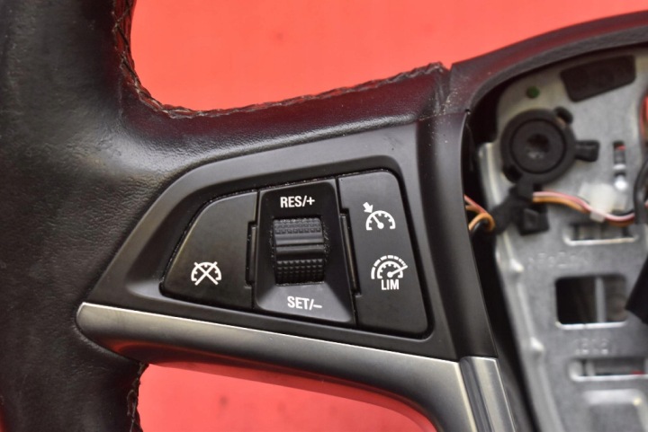 VOLANT CUIR MULTIFONCTIONNELLE 13351029 OPEL ZAFIRA C 12-16