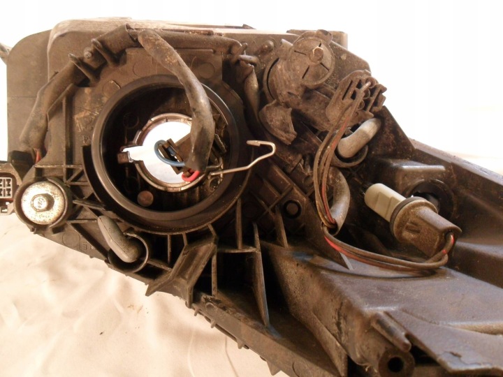 PROJECTEUR AVANT CÔTÉ GAUCHE MAZDA 2 DG8051040