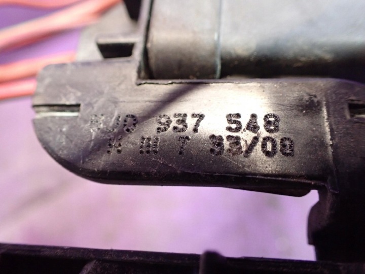 SKODA FABIA II 07-10 BOÎTE FUSIBLES SUR BATTERIE 5J0937548