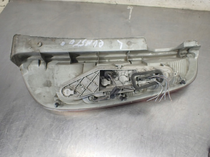 PHARE GAUCHE ARRIÈRE SKODA PRAKTIK 1.4