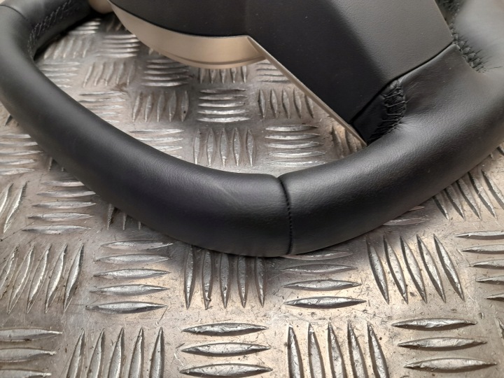 VOLANT BMW IX 2023 5A2A413