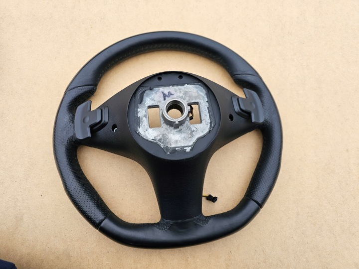 VOLANT NOIRE CUIR PALETTES AMG PAQUET MERCEDES W207 W212