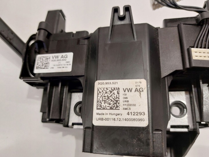 VOLKSWAGEN PASSAT B8 2016 MANETTE COMMUTATEUR CLIGNOTANTS ESSUIE-GLACES