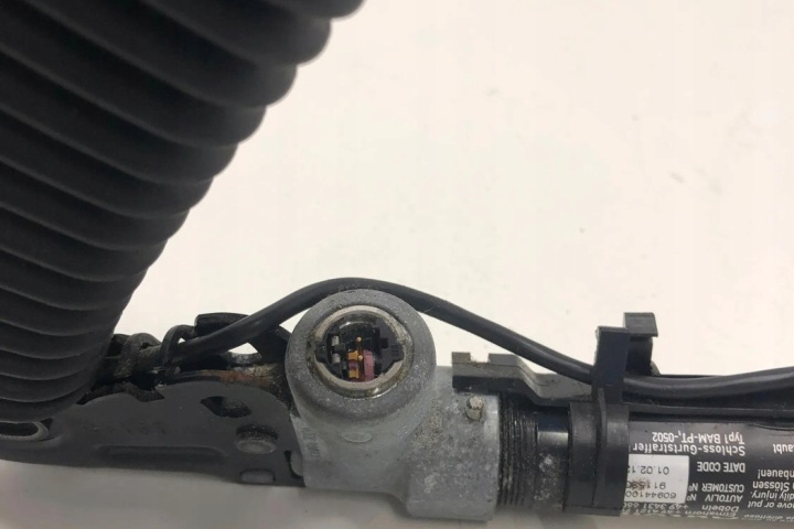 TENDEUR COURROIE SÉCURITÉ AVANT GAUCHE BMW 5 (F10) 615796400D 2.0L