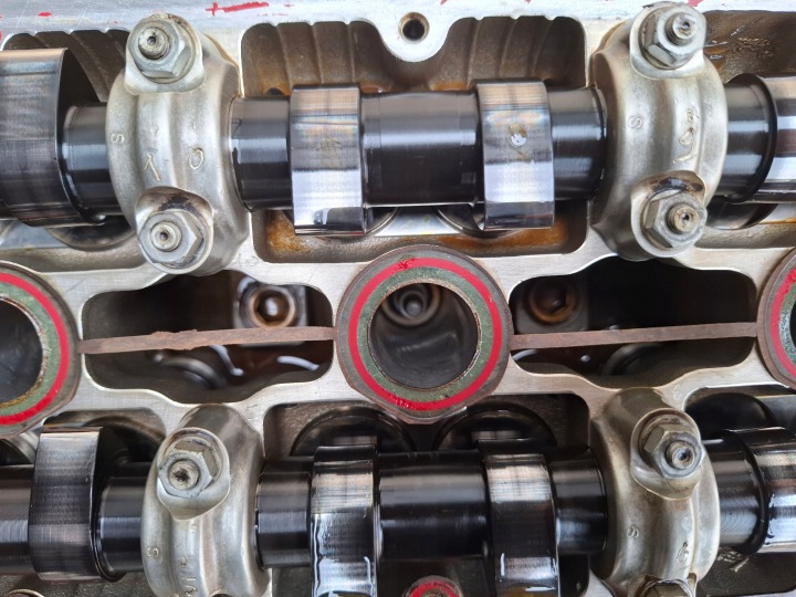 CULASSE MOTEUR DROITE ARBRES FERRARI 612 SCAGLIETTI F137