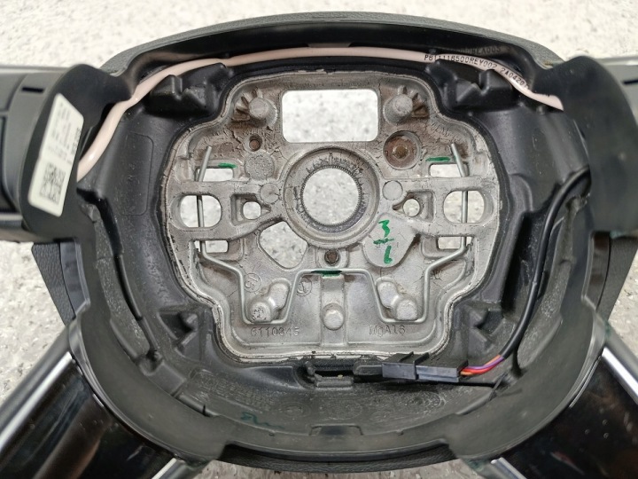 VOLANT MULTIFONCTIONNELLE AUDI A6 C7 RESTYLAGE 4G0419091M