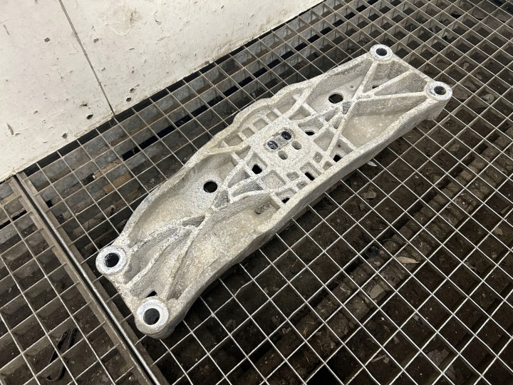 DODGE CHARGER POIGNÉE FIXATION BOÎTES GEARBOX MOUNT 04726088AE 2018 3600CM3