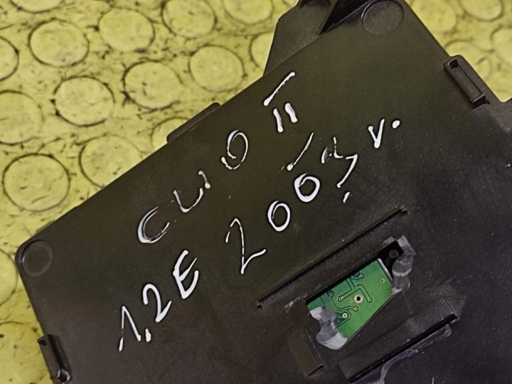 RENAULT CLIO II MODULE UCH P8200311990