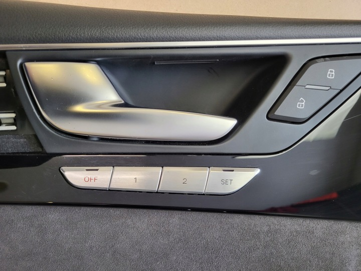 COLLECTEUR AVEC PORTES GARNITURE GAUCHE AVANT CONDUCTEUR AUDI A8 D4 4H ALCANTARA EUROPE