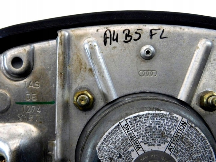 R/20 AUDI A4 B5 RESTYLAGE COUSSIN AIR BAG CONDUCTEUR /1