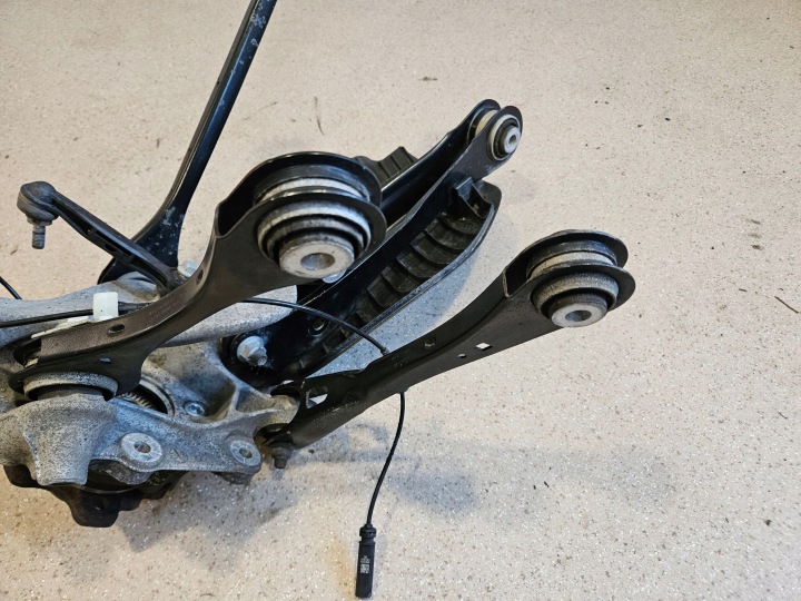 ROTULE DE DIRECTION ARRIÈRE ARRIÈRE CÔTÉ DROITE BMW X3 G01 6871030