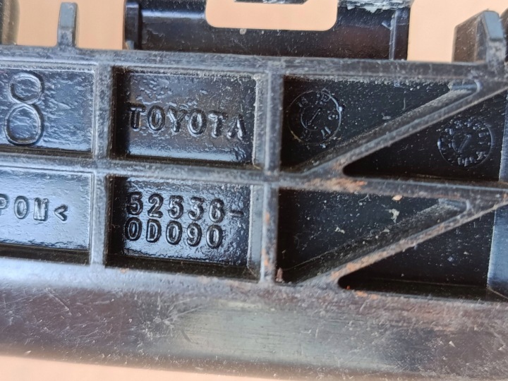 GLISSIÈRE GAUCHE FIXATION PARE-CHOCS AVANT AVANT TOYOTA YARIS III 11-17