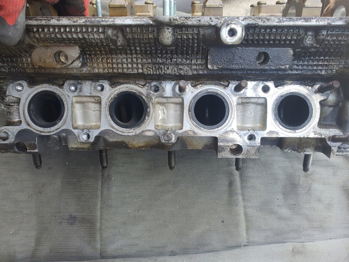 AUDI A4 B6 CULASSE MOTEUR 1,8T BEX 06A103373AS