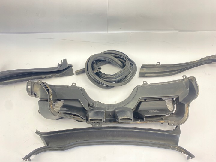 DOUBLURE DE PASSAGE DE ROUE COMPLET MERCEDES W124 1993-1996 E-KLASA 1246204278 1246283307