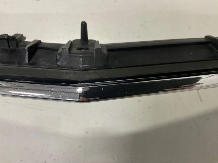 MOULURE REVÊTEMENT CHROME CAPOTS GRILLE DE RADIATEUR MERCEDES E-KLASA W207 COUPÉ A2078880560