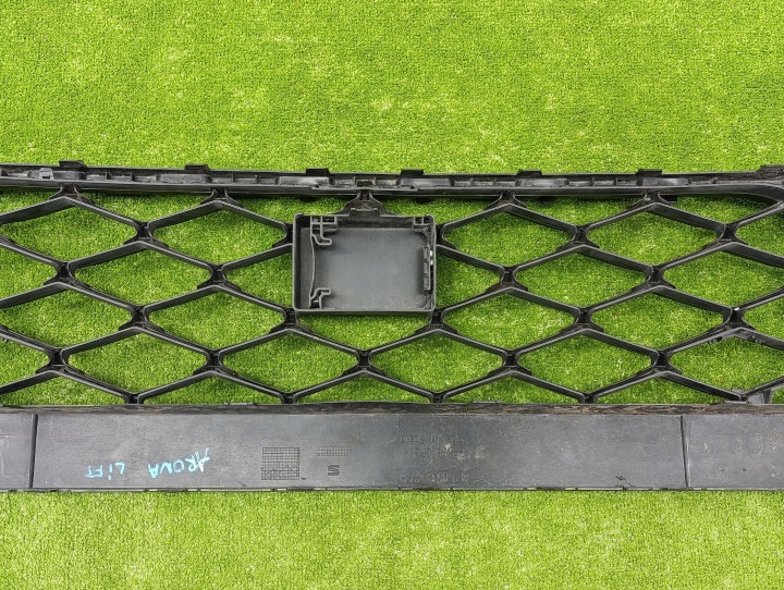SEAT ARONA LIFT 6F9 GRILLE CENTRALE PARE-CHOCS AVANT AVANT