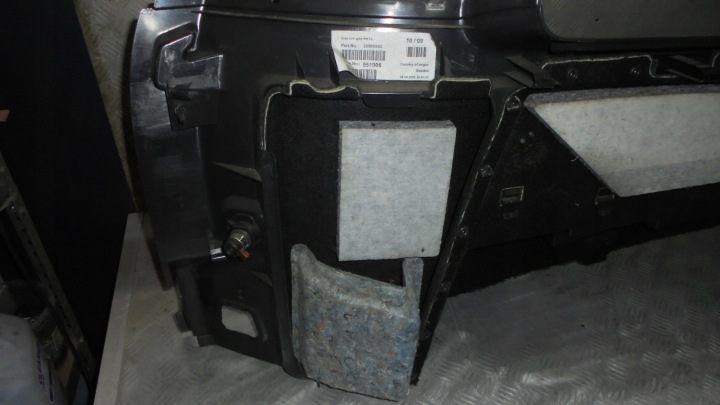 COLLECTEUR COUVERCLES DE COFFRE DROIT VOLVO XC90 2.9 BT 2003