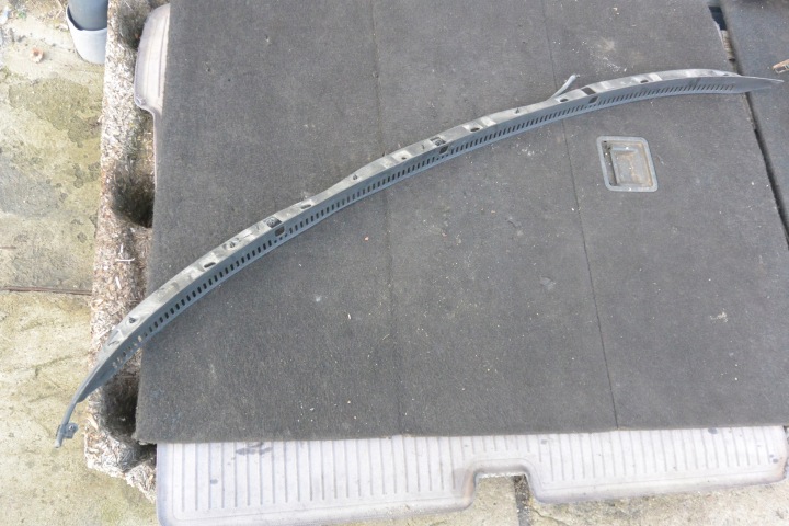 MOULURE GRILLE CAPOTS LAVE-GLACES JEU VOLVO S60 V60 II