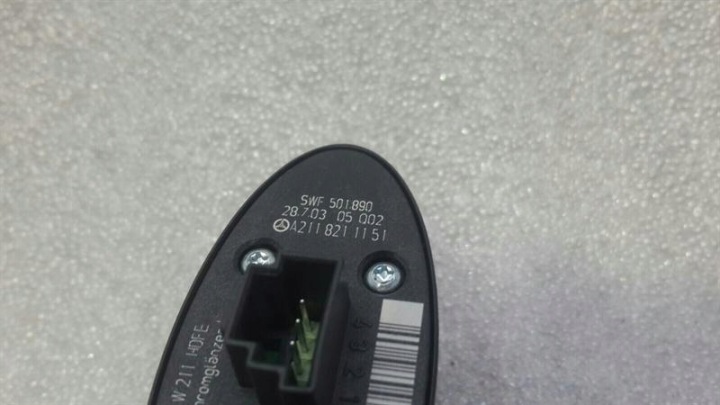 MERCEDES E W211 BOAT LID SWITCH A2118211151 TAILGATE SWITCH