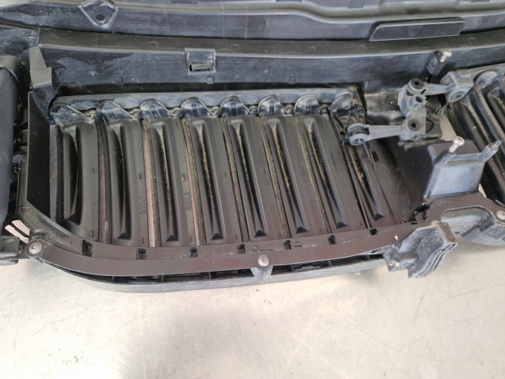 BMW 5 G20 G21 G30 G31 CALANDRE GUIDE D'AIR JALOUSIE 187156-10