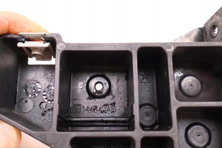 JEEP CHEROKEE KL FIXATION RADIATEUR DROIT 68144540AB