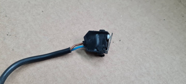A5 8T LIFT MICROCONTACT SERRURE COURROIE AVANT PUCE 8P0973722 A4 B8 Q5