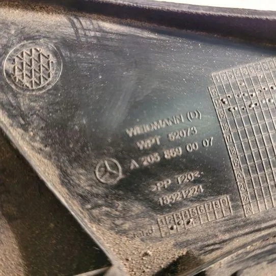 PLASTYK ESSUIE-GLACES AVANT MERCEDES-BENZ C (W205) A2058690007 2.1L