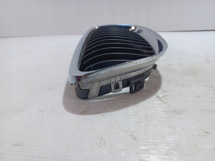 BMW 3 E90 E91 E91 LIFT RÉSERVOIR CALANDRE PARE-CHOCS DROITE GRILLE 7201968