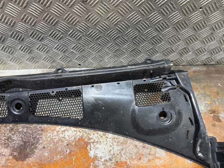 VOLVO XC40 DOUBLURE DE PASSAGE DE ROUE SUPÉRIEUR PLASTIQUE ANGLE GAUCHE DROIT EUROPE CALES