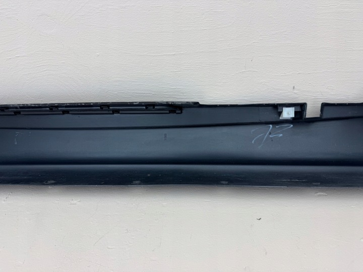 BMW I 1 E87 04R- REVÊTEMENT MOULURE SEUIL DROITE 5171 7147402