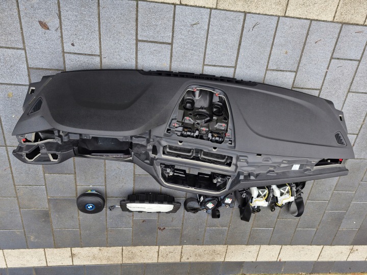 BMW G30 G31 LCI PLANCHE CONSOLE AIRBAG COURROIES ORIGINE JEU