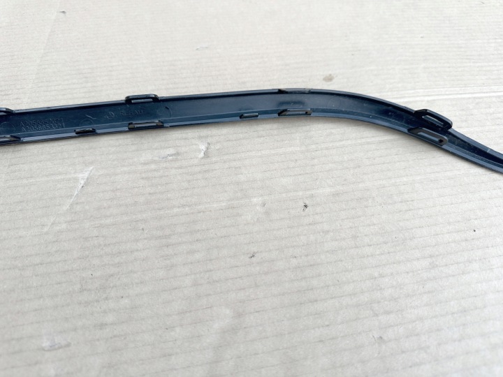 ARRIÈRE MOULURE DÉCORATIVE PARE-CHOCS DOUBLURE MERCEDES W257 CLS AMG