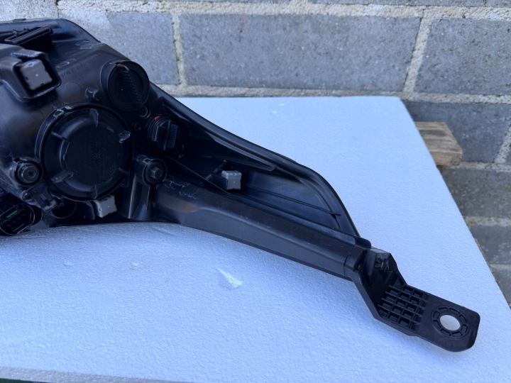 KIA CEED III 3 LIFT 21- LENTILLE PHARE GAUCHE AVANT ORIGINE EUROPE 92101J7051