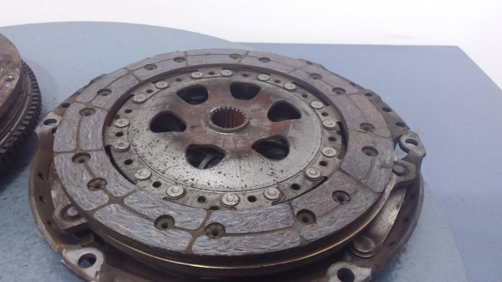 FORD FOCUS MK1 1.8 TDCI EMBRAYAGE VOLANT BIMASSE 415018510