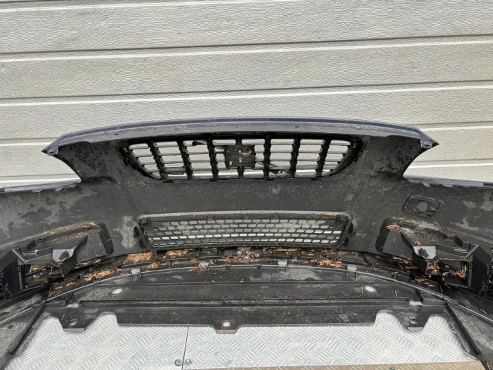 VOLVO V70 III PARE-CHOCS AVANT R-DESIGN 467-46