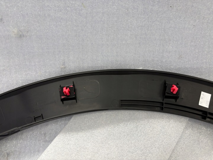 MOULURE GARDE-BOUE GAUCHE AVANT KIA SPORTAGE III 10-15R.