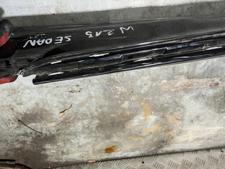 MERCEDES E W213 BERLINE MOULURE SEUIL SEUIL GAUCHE GAUCHE REVÊTEMENT SEUIL