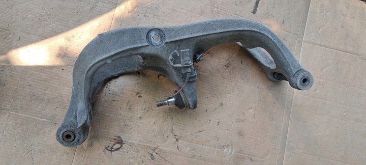 BRAS DE SUSPENSION GAUCHE AVANT PEUGEOT 407 FIXATION AMORTISSEUR FUSÉE 9644552280