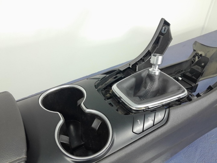 FORD MONDEO MK5 TUNNEL CENTRAL ACCOUDOIR CUIR EUROPE