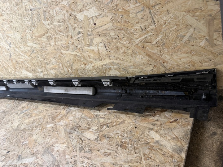 BMW 7 I7 G11 G70 MOULURE SEUIL GAUCHE EN BON ÉTAT 9464149 NOIRE AVEC CHROME