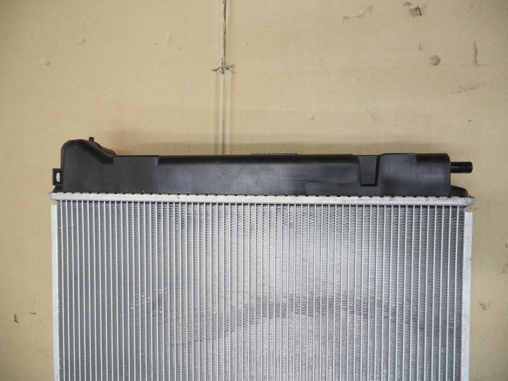 RADIATEUR EAU TOYOTA YARIS P13 1.5 HYBRID 2010–2015 422136-7981