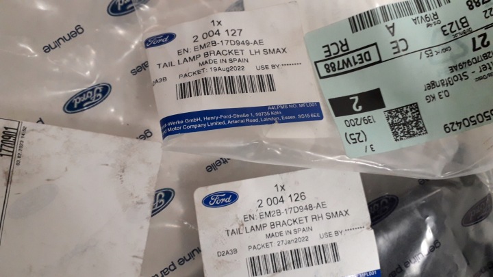 FORD S-MAX 2 II GLISSIÈRE POUTRE FIXATION PARE-CHOCS ARRIÈRE