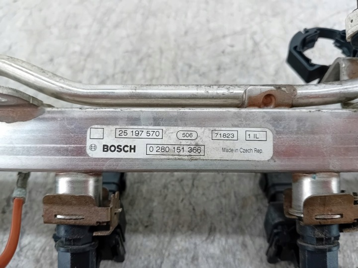 MOULURE INJECTION OPEL ZAFIRA C RESTYLAGE 25197570 0280151366 1.4 16V