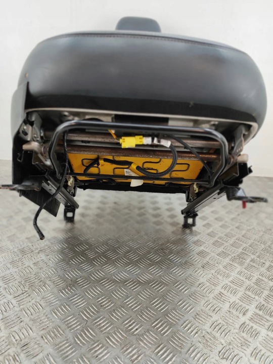 SIÈGE AVANT DROIT KIA SPORTAGE (SL) 882103U000 28943648 1.7L 85KW 2015