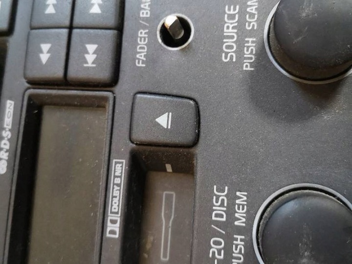 RADIO AUTOMOBILE 9496781 VOLVO S80