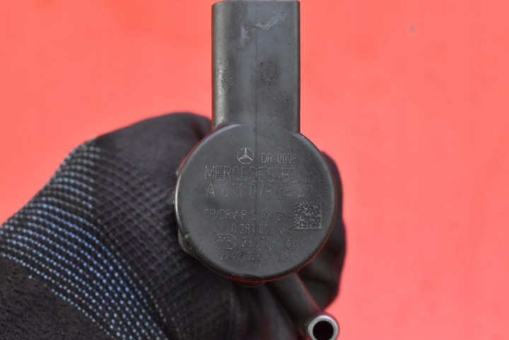 MOULURE INJECTION A6420700495/004 MERCEDES CLS C219 3.0 CDI 224 KM 04-08