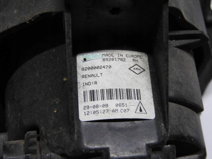 RENAULT CLIO III PHARES ANTIBROUILLARD FIXATION DROIT 8200002470